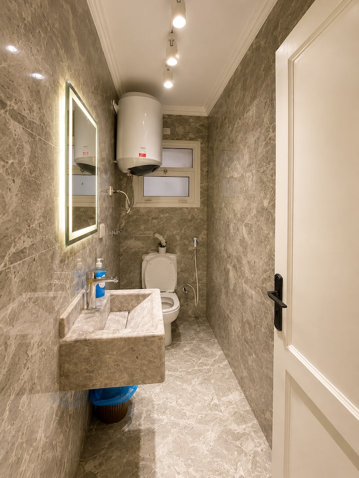 serene 3 BDR In Rehab City: Half bathroom