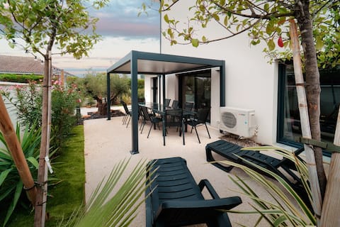 Villa for 12 people / Lyon, Eurexpo, Olympique Lyonnais stadium / St. Exupéry