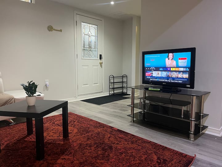 Entire Private Suite! Cozy Stay! Free Parking! - Ajax