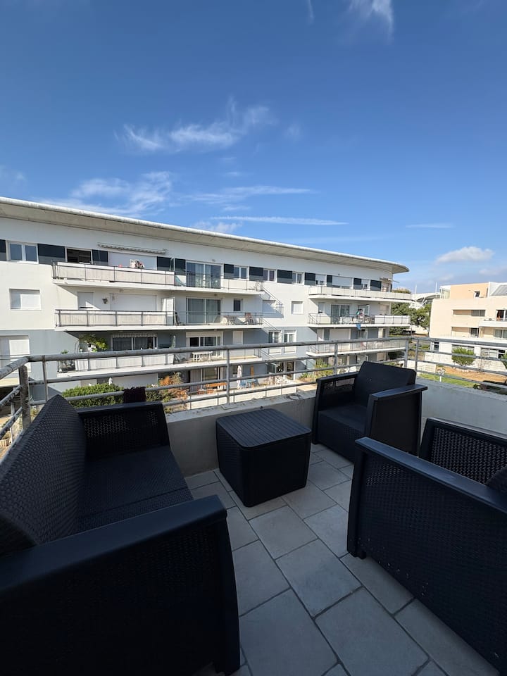 Charmant Duplex Avec Piscine Et Balcon - La Rochelle