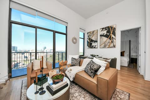 Top Airbnb: The Caelora | Penthouse Suite | TMC | RICE | NRG in Medical Center Area