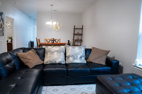 Popular Airbnb listing: The Stylish Blue City Retreat in Trinity / Houston Gardens