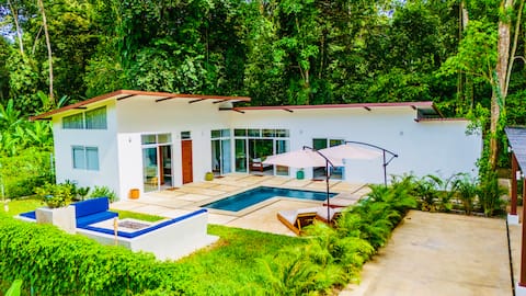 Villa Selva Negra •
Jungle Villa w/Pool & Fire
Pit