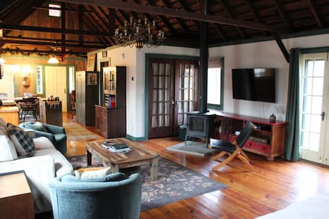Top Airbnb: Cozy Catskills Cottage (w/ Hot Tub & Wood Stove) in Palenville
