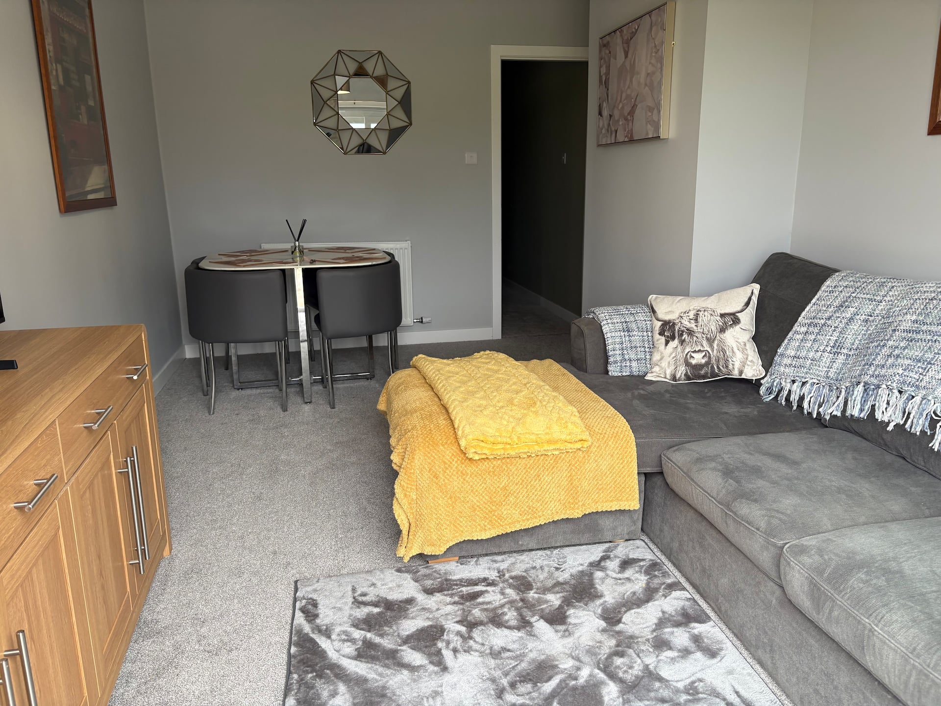2 bed apartment with hot tub in countryside