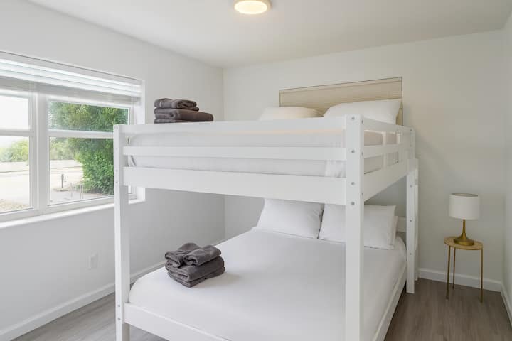 Slaapkamer 2 - Queensize stapelbed