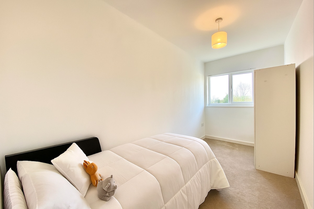 Jedan krevet s još jednim pomoćnim krevetom ispod koji se može izvući i odvojiti