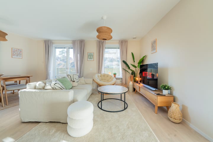 Modern 70 Sqm Apartment - With Big Balcony - Estocolmo