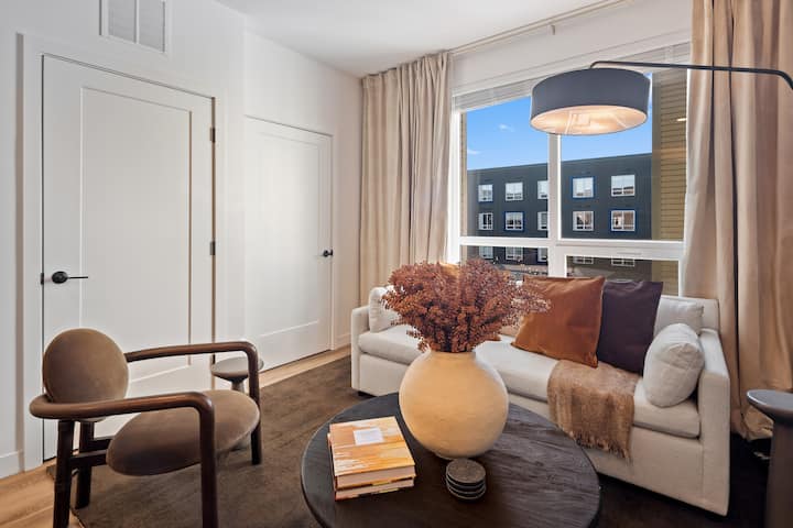 Sterling 1br At Everett | Pool & Gym - Everett, MA