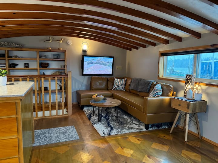 Signature Olympia Houseboat With Expansive Views - Olympia, WA