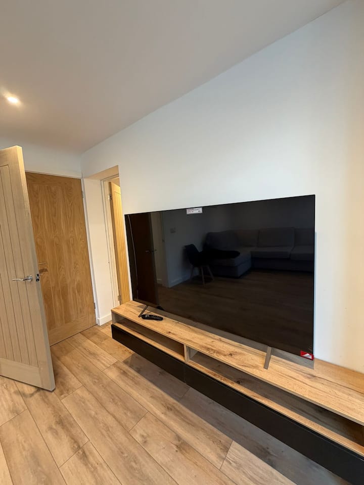 Luxury House, Great Location In Redditch, Sleeps 9 - 브롬스그로브