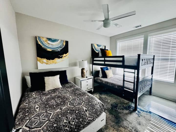 Deze slaapkamer is perfect voor groepen en heeft een volledig stapelbed!