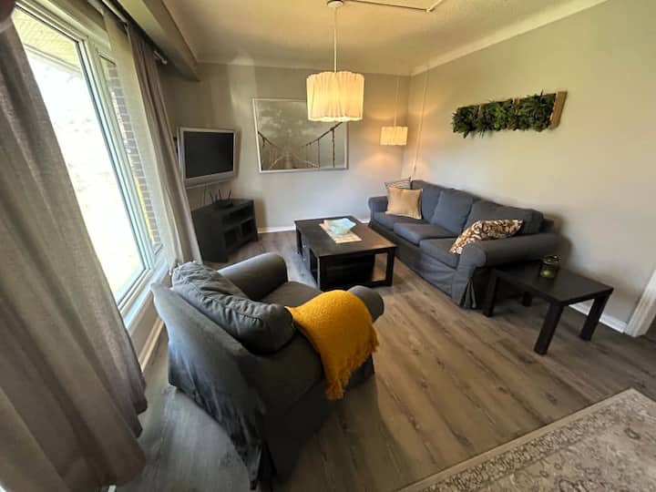 Spacious Upper-level Home • Bright & Comfortable - Greater Sudbury