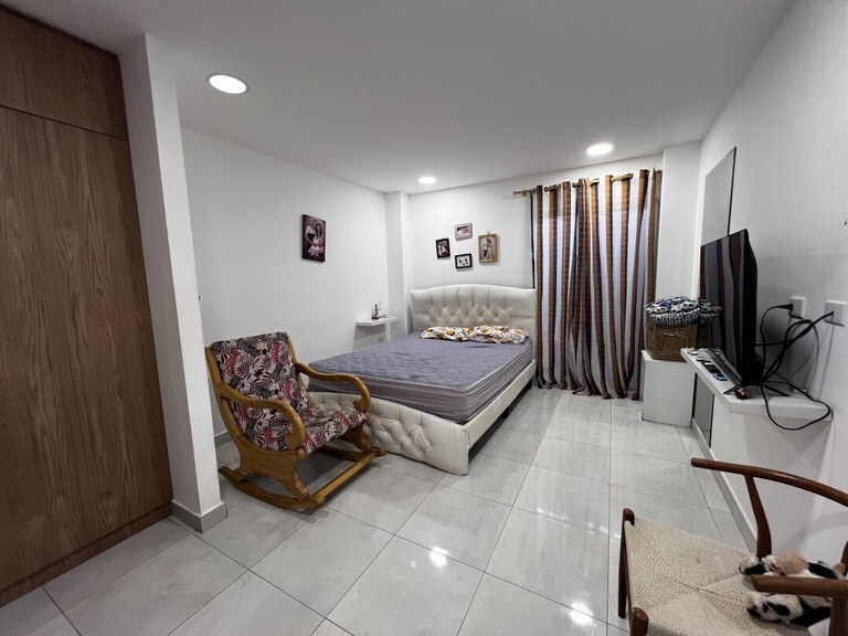 საძინებელი 4