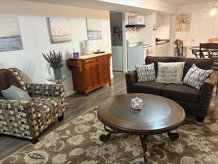 In-law Spot Ready To Rent - Daily Or Weekly - Lake Zoar, CT