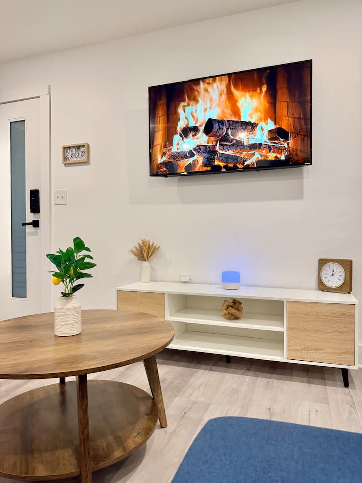 Downtown Escape: Stylish Studio + Free Parking - Dallas, TX