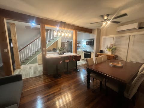 Crockett Bungalow Main Home/3B-2B/Large lot fenced