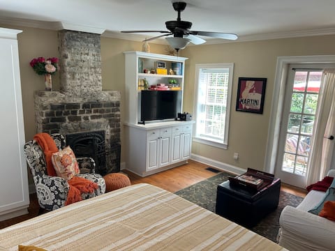 Successful Airbnb property: Downtown Savannah Carriage House near Forsyth Park in Savannah