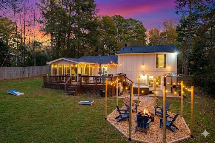 Backyard Oasis W/ Fire Pit, Hot Tub & Game Nights - Lake Allatoona, GA
