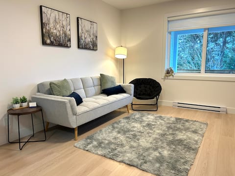 Popular Airbnb listing: Sunset Beach House in Nanaimo