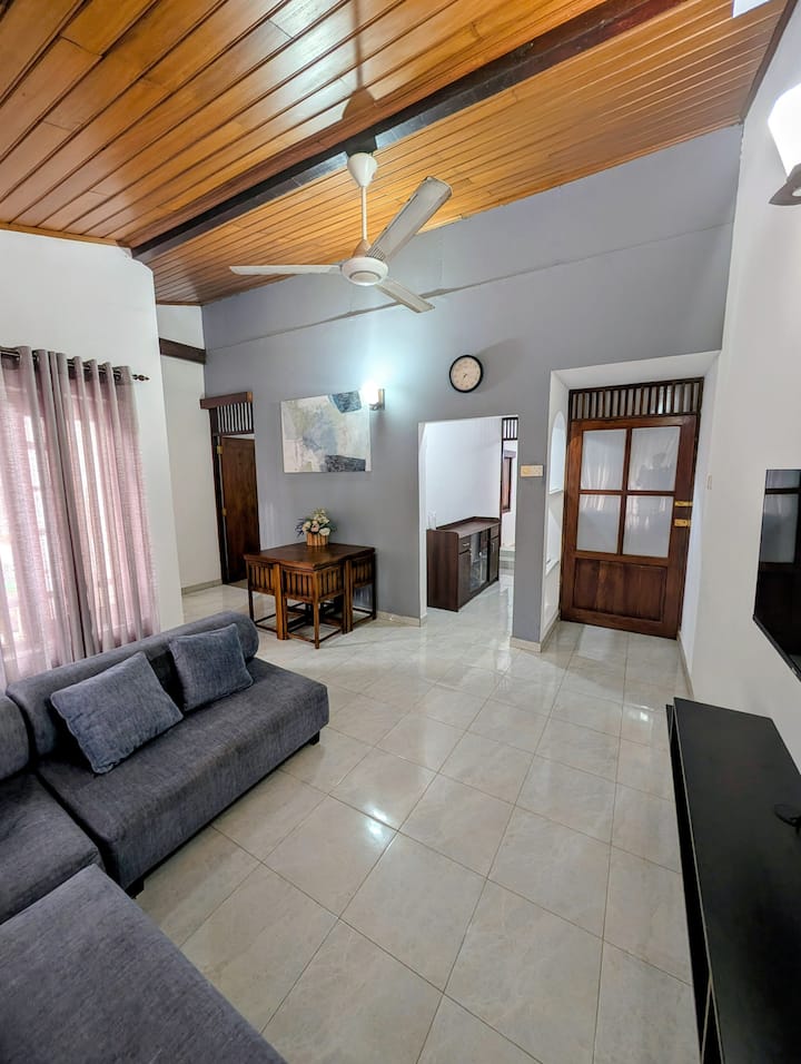 Home In Colombo 06 - Minutes From Everywhere - Colombo