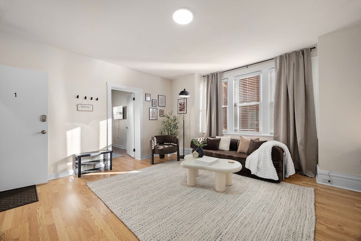 Squirrel Hill Chic • Spacious 1br + Parking & Gym - Pittsburgh, PA
