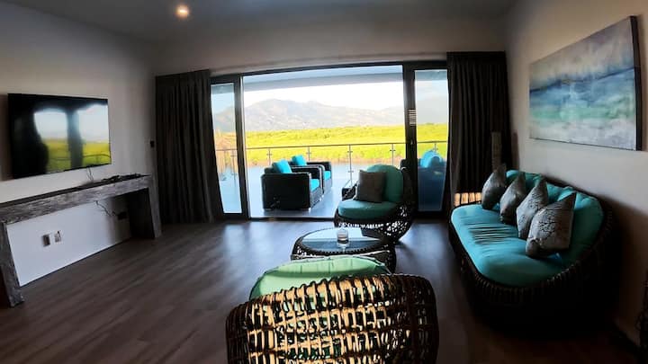 Lomalagi Luxury Villa - 12+ Guests -Naisoso Island - Nadi
