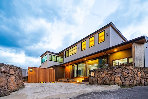 New/60 sqm private house/1 minute from the beach/large family accommodation/up to 12 people/5 bedroo