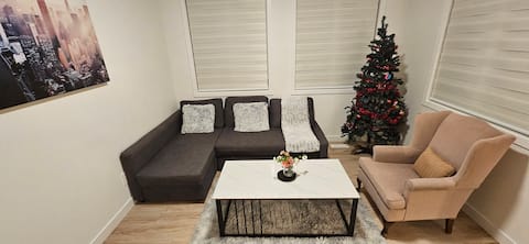 Successful Airbnb property: BNEW 3BR|Cozy Home|Garage|Yeg Airport 10m|Sleeps 8 in Alberta