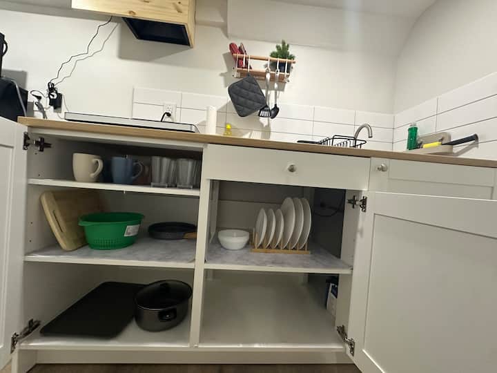 Cozy Studio With Private Bathroom And Kitchen - Ontario