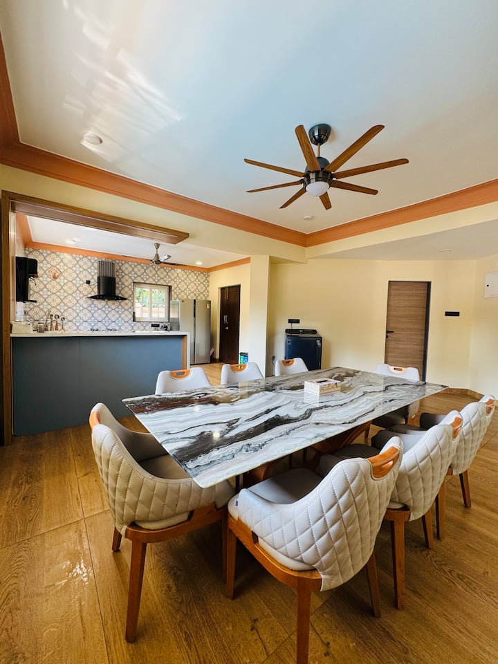 Dining area image 3