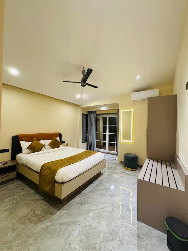 Bedroom 1 image 2