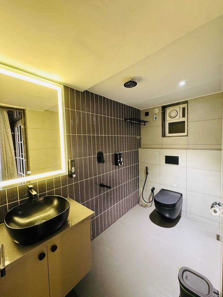 Full bathroom 2 image 1