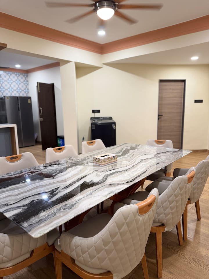 Dining area image 1