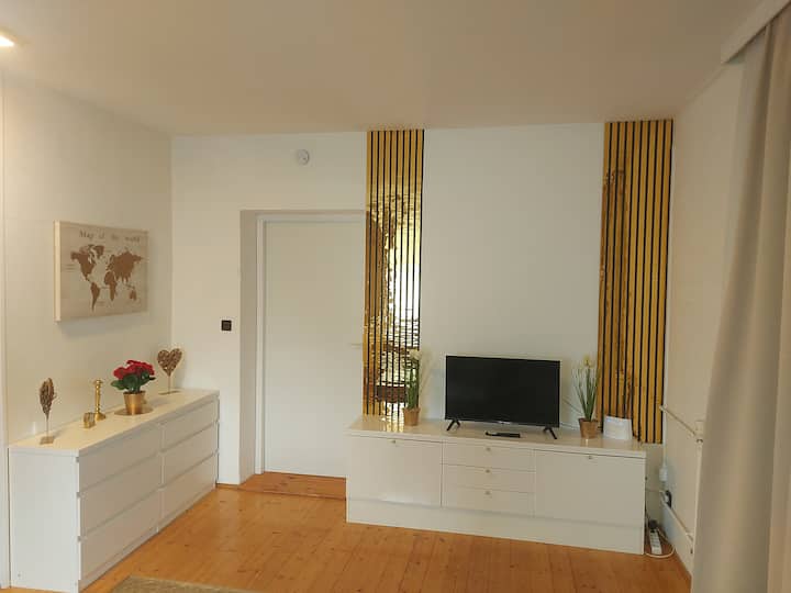 Golden Base - 2 Zimmer Apartment In Villach - Villaco