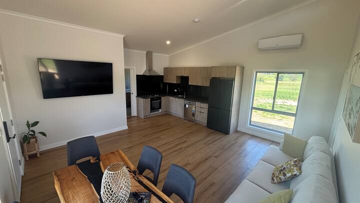 Hillside Retreat-nowra Hill-holiday Guest House - Nowra