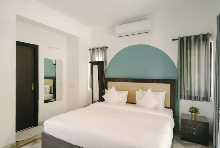 Bedroom 1 image 2