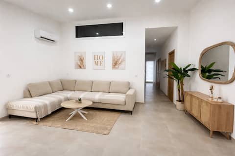 Top performing Airbnb: Charming apartment in the heart of Cavaillon. in Cavaillon