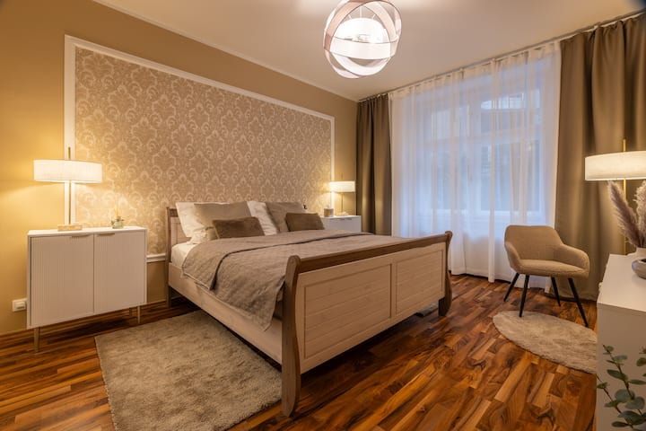 Quiet Gem In Prague's Most Central District - Praga