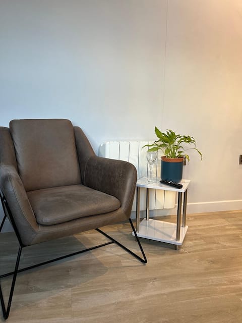Successful Airbnb property: Modern, clean studio with parking, Cambridge in Teversham
