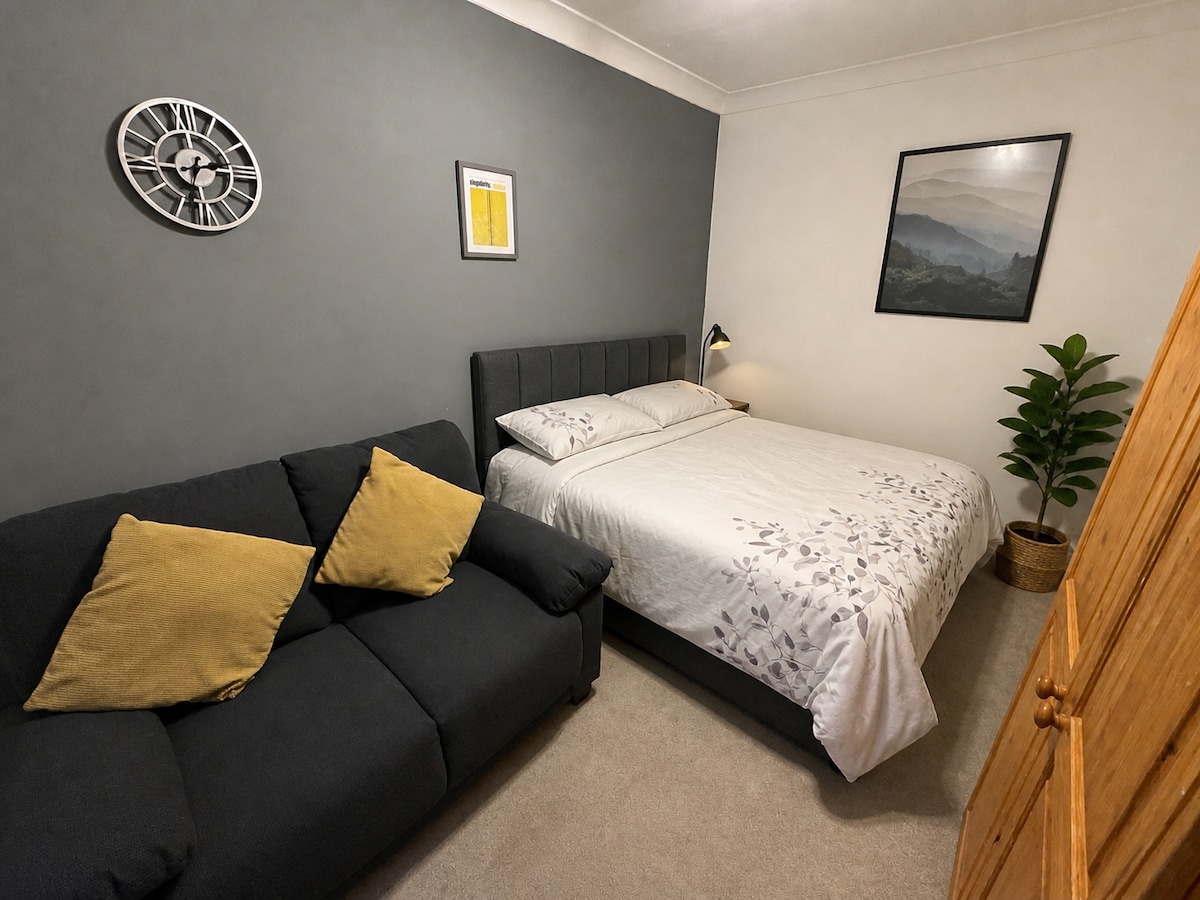 Popular Airbnb listing: Cosy Private Getaway with Own Patio & Shower Room in Holdenhurst Village