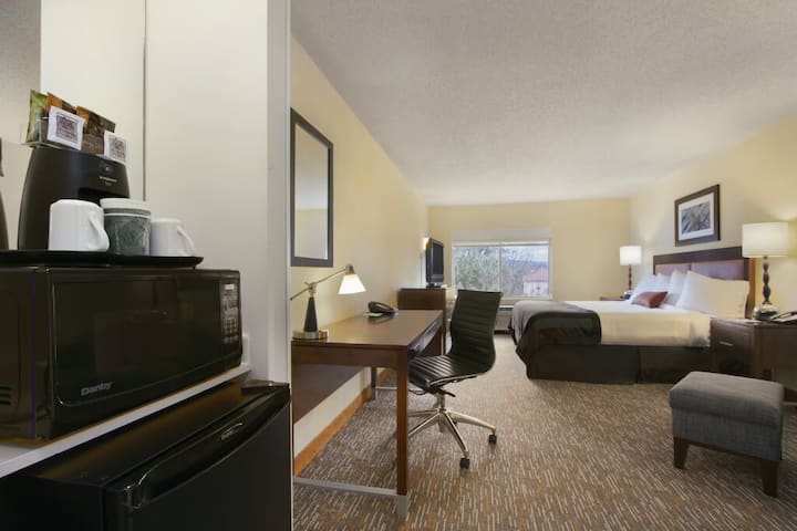 Wingate Chattanooga | King Bed | Near Downtown - Chattanooga, TN