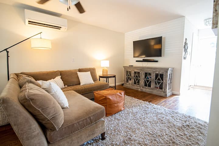 Cozy, Comfortable & Spacious, Fenced Backyard - Little Rock