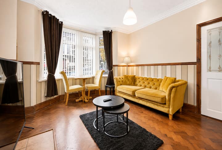 Spacious 5br Home | Cardiff Bay | Wi-fi + Office - Barry