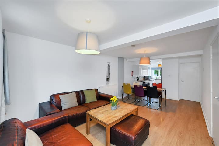 6 Br House For 12 W/ Parking, Near Highfields Park - Nottingham