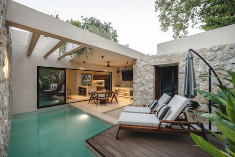 Successful Airbnb property: Romantic house with pool in the Historic Center in Buenavista