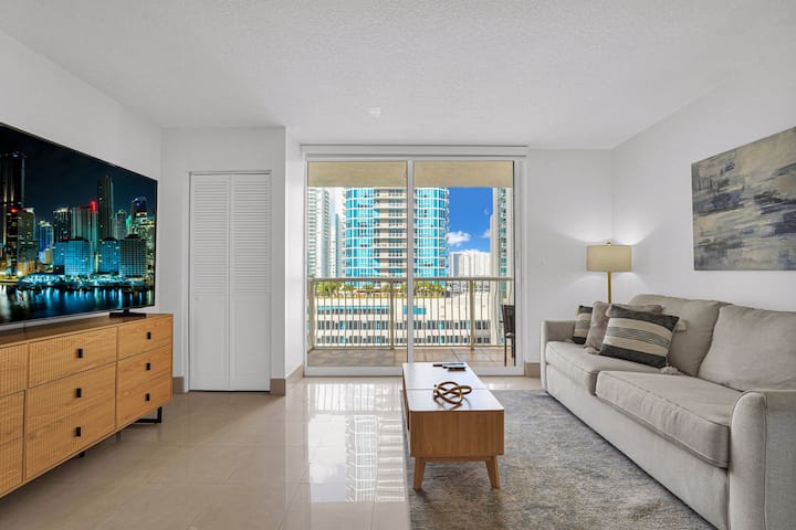 Breathtaking Condo | Club At Brickell Bay 24 Floor - Miami, FL