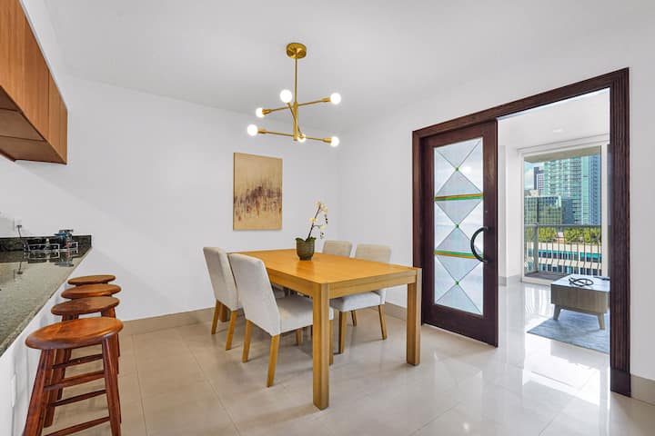 Breathtaking Condo | Club At Brickell Bay 24 Floor - Miami, FL