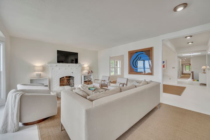 Haywards Bay Harbor House - Okoboji, IA