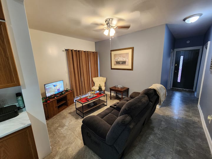 Convenient 2 Bedroom Home Away From Home. - Oshawa